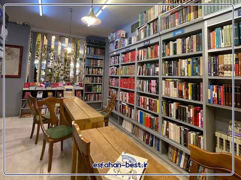 ۱۰ تا از بهترین کافه‌ها برای مطالعه در اصفهان از نظر مردم 📖 آدرس و ...
